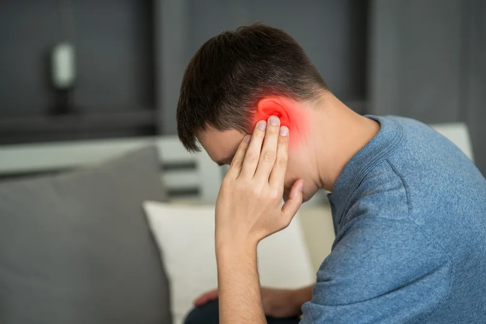 علت تیر کشیدن گوش چیست؟ | آشنایی با گوش درد عصبی